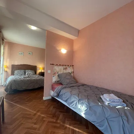 Sensation, 2 Lits Pour 3 Personnes, Avec Salle De Bain Privative *