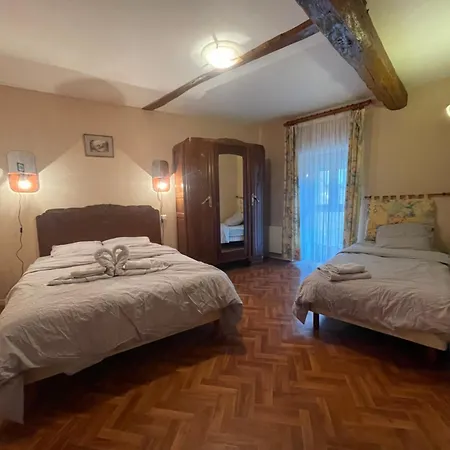 Sensation, 2 Lits Pour 3 Personnes, Avec Salle De Bain Privative Alojamento de Acomodação e Pequeno-almoço *